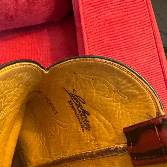 L1509-63 Black Cherry Brush Off Goat Exotic Lucchese Mens Cowboy Men SZ 10.5 - Picture 4 of 5